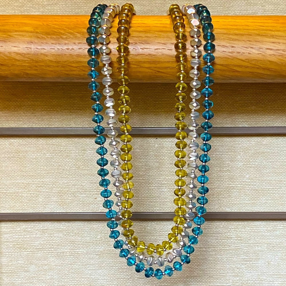 Stunning vintage Jones New York necklace!